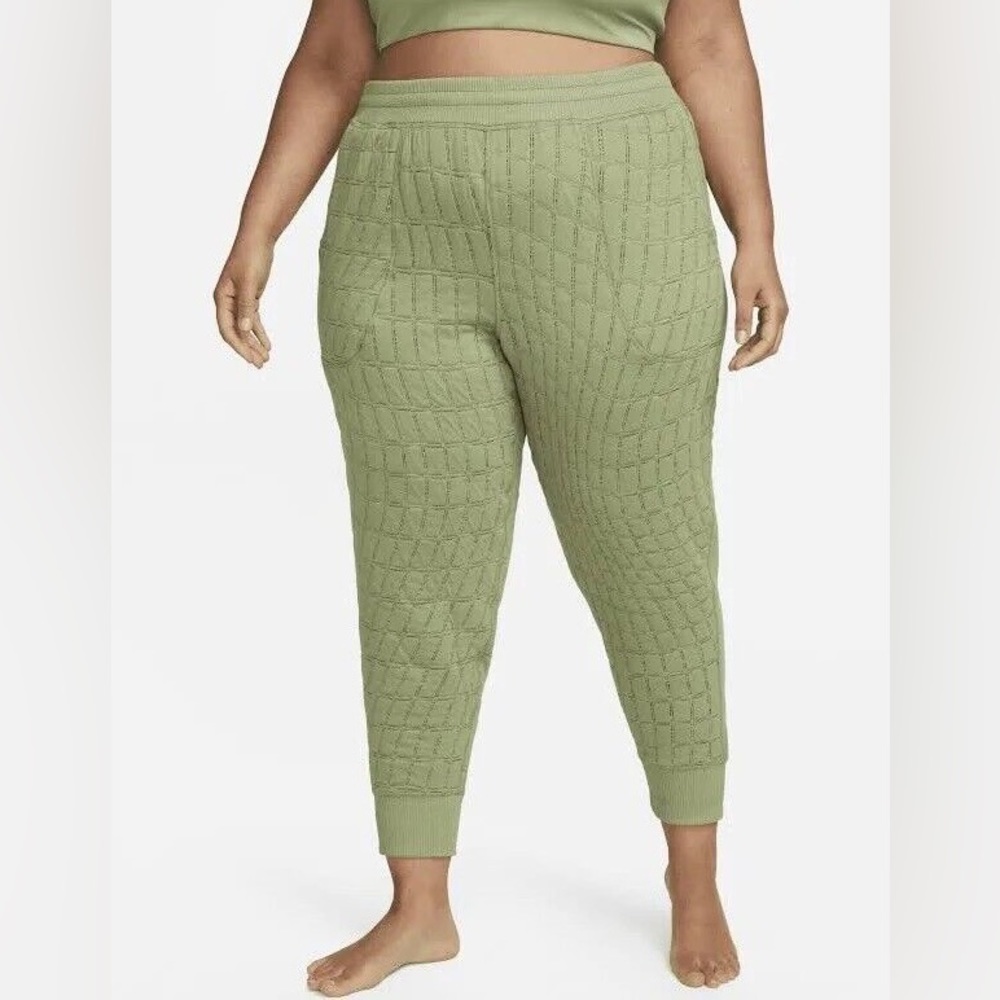 Nike Yoga Luxe Therma-FIT Reversible Quilted Pants Green